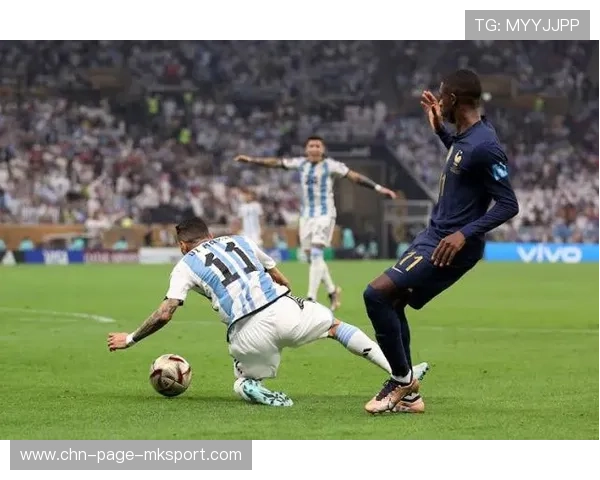 登贝莱禁区内抢身位成功